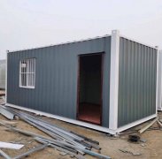 <b>然后上屋架和屋面板；具有抚玩性很高的户</b>